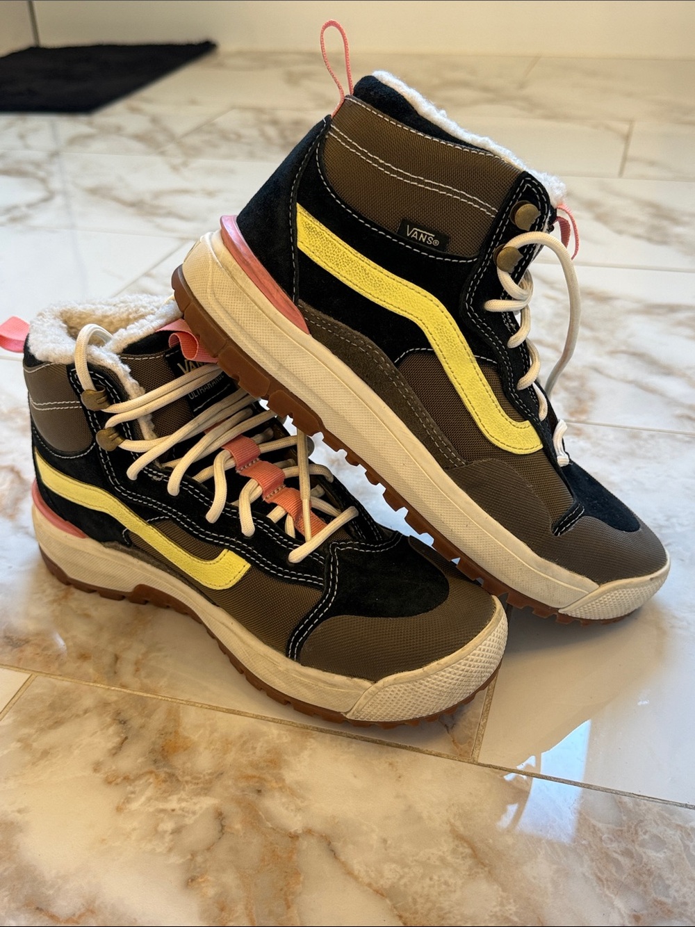 Vans Ultrarange High-Top Sneakers in Black, Yellow & Pink sz 8 women’s